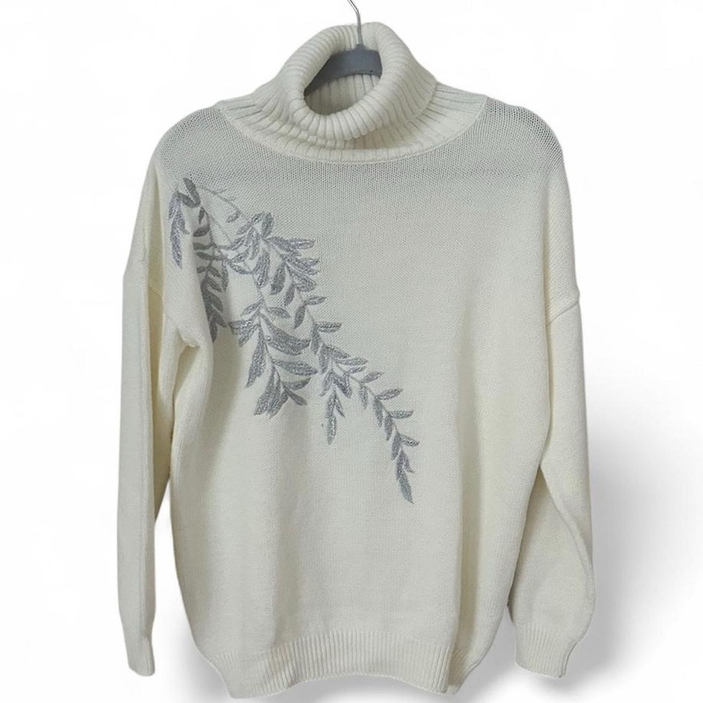 Trendyol Cream Turtleneck Sweater with Gray Leaf Pattern